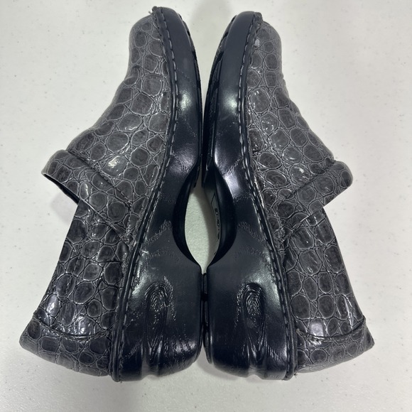 B.O.C Born Concept size 10  Peggy Croc Embossed Clog GRAY Faux Leather Shoe - Picture 5 of 9